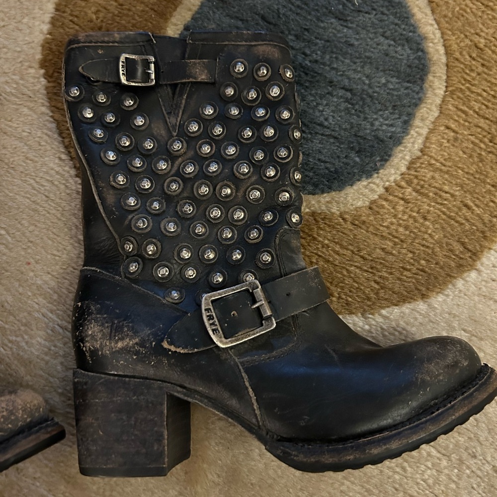 Almost brand new FRYE boots!